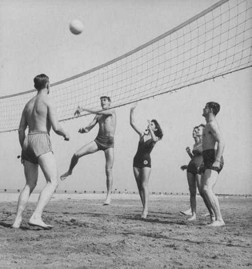 On-leave servicemen and their girlfriends playing volleyball at North Ave Beach, 1943